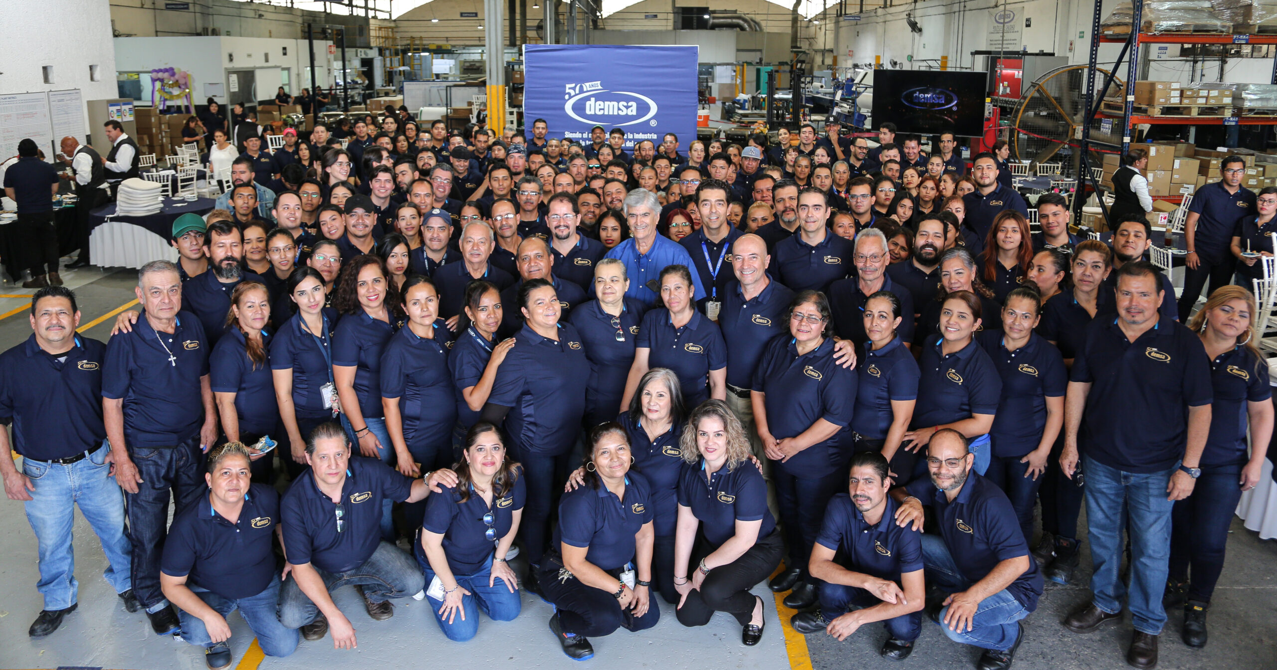 Foto 50 aniversario DEMSA por CONSULTA CREATIVA